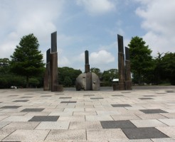 大きな広場が特徴の米の宮公園