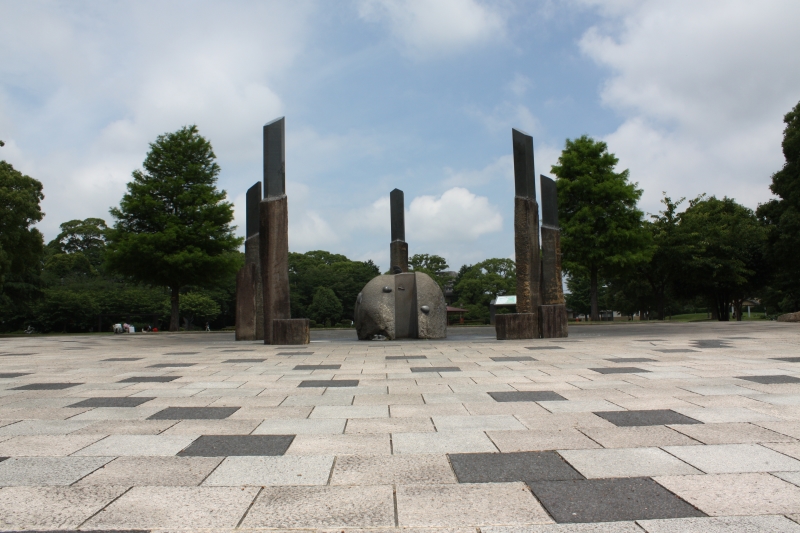 大きな広場が特徴の米の宮公園