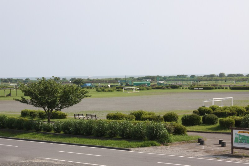 屋外のスポーツを楽しめる富士川緑地公園